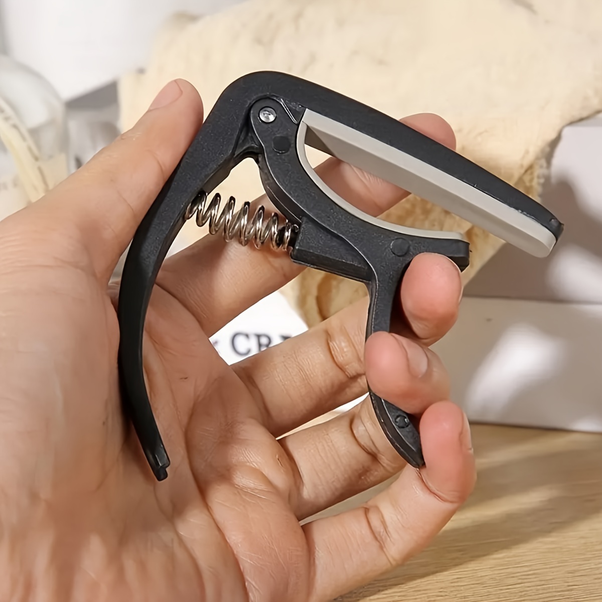 耐久性のある木製ギターカポチューニングクリップフォークギター - Guitar Tuner Clip のレビューと価格
